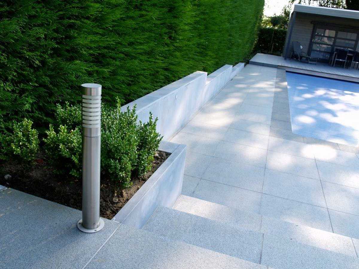 foto tuin-met-zwembad-en-poolhouse